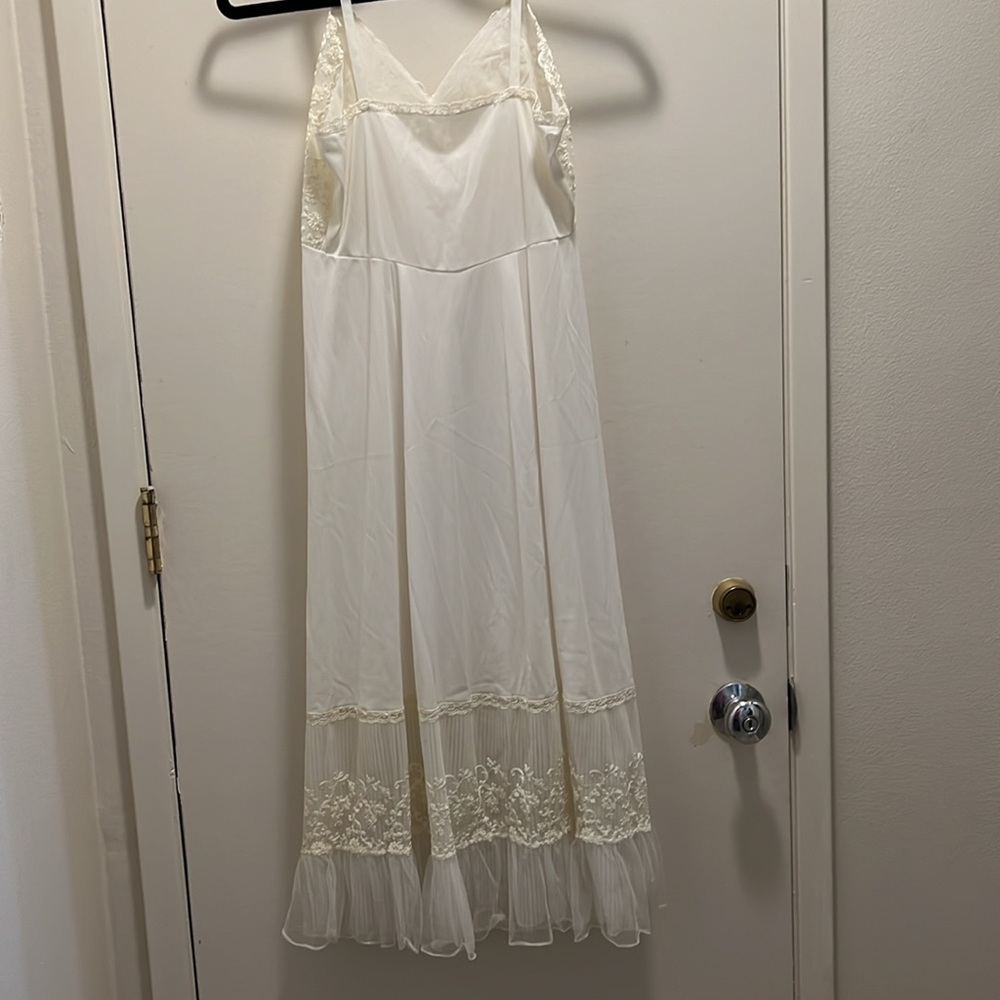 Vintage Ivory Slip - Picture 6 of 12